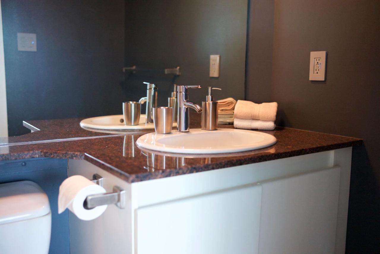 Your Alternative To A Five Star Hotel - Premium Location Vancouver Exterior foto