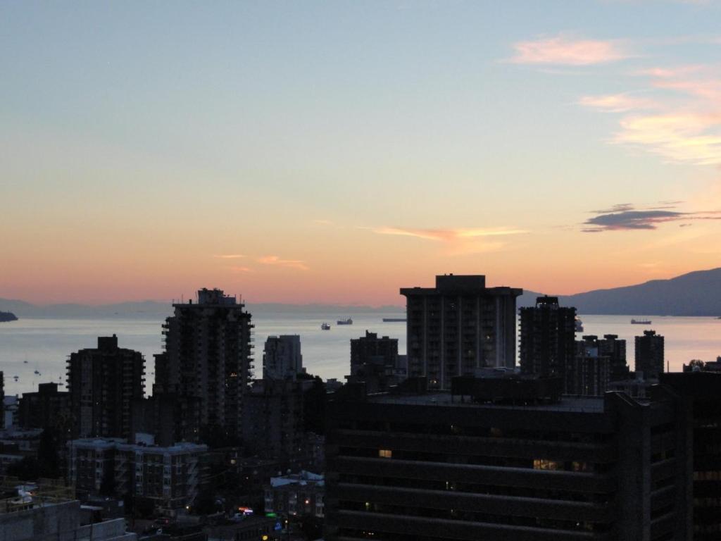 Your Alternative To A Five Star Hotel - Premium Location Vancouver Exterior foto